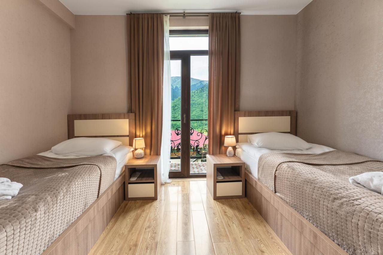 Panorama Ushba Hotel Местия Екстериор снимка